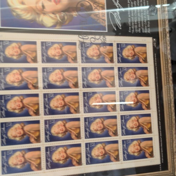 First day issue Marilyn Monroe Stamp sheet with Stamp of Some Like it Hot - Picture 3 of 7